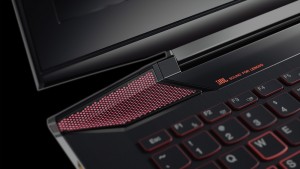 Lenovo IdeaPad Y700 należy do grupy laptopów dedykowanych miłośnikom gier, którym zależy na wydajności i mobilności urządzenia