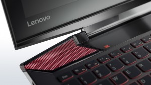 Lenovo Y700-17 to duże laptopy do gier, które, już na pierwszy rzut oka, robią pozytywne wrażenie